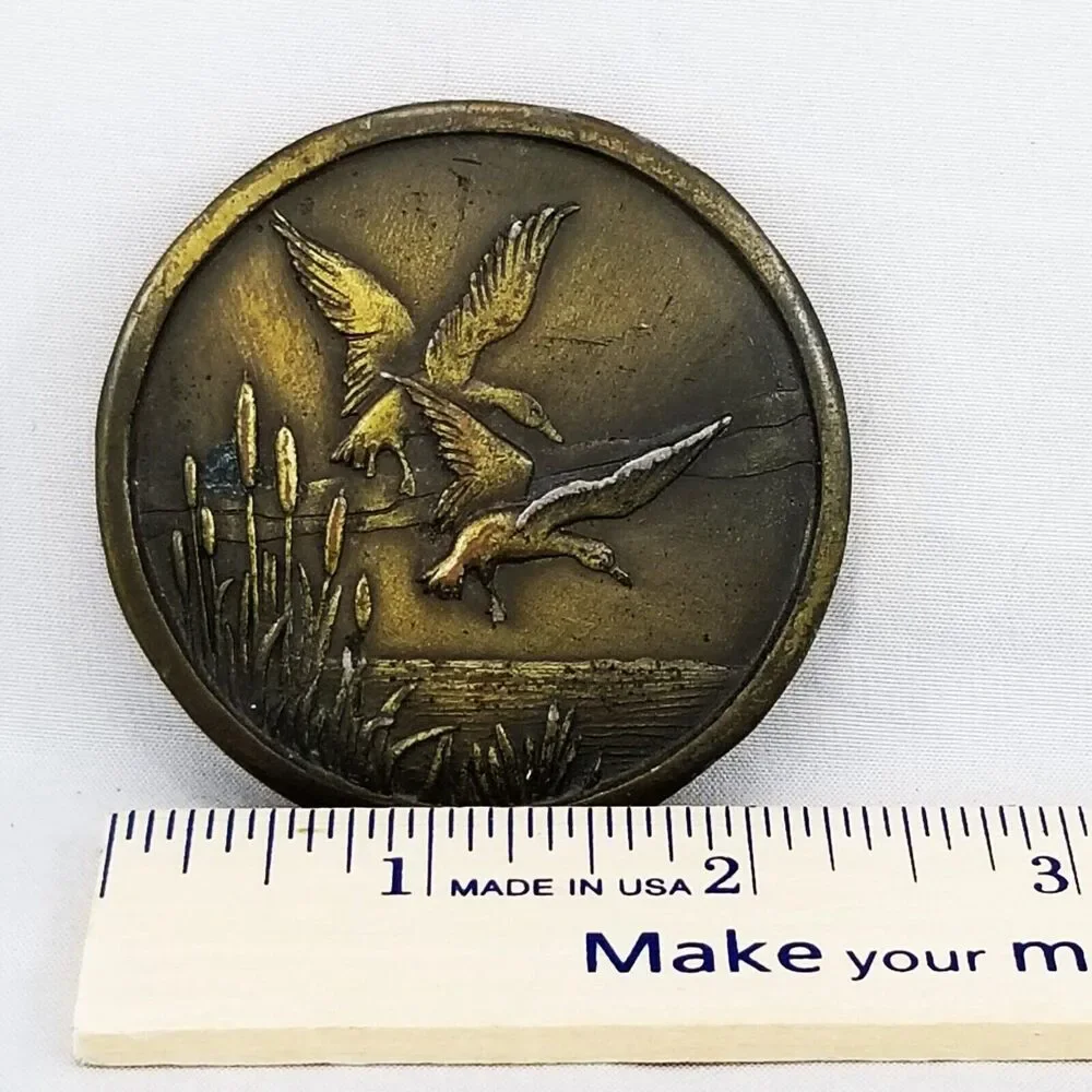 Vintage‎ 1976 Ducks in Flight Belt Buckle, Wildlife Nature Bird Hunting Scene